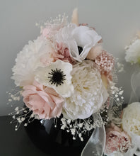 Load image into Gallery viewer, Bridesmaids bouquets in blush
