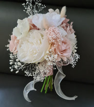 Load image into Gallery viewer, Bridesmaids bouquets in blush
