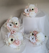 Load image into Gallery viewer, Bridesmaids bouquets in blush
