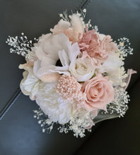 Load image into Gallery viewer, Bridesmaids bouquets in blush
