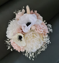 Load image into Gallery viewer, Bridesmaids bouquets in blush
