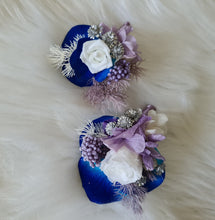 Load image into Gallery viewer, Wedding buttonholes purple &amp; blue
