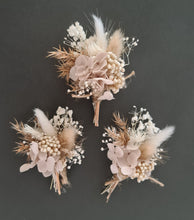 Load image into Gallery viewer, Wedding boho buttonholes
