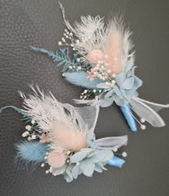 Load image into Gallery viewer, Boho blush &amp; blue preserved flowers buttonholes
