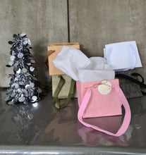 Load image into Gallery viewer, Preserved flowers Mini Christmas glass dome – Boho Neutral NO1
