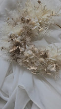 Load and play video in Gallery viewer, Preserved flowers cake hoop – neutral &amp; champagne gold – 5 inch
