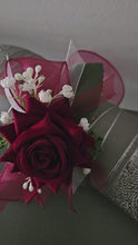 Load and play video in Gallery viewer, Burgundy, green and white everlasting flowers corsage AB2169 - School formal, prom, graduation
