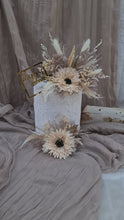 Load and play video in Gallery viewer, 2 x Everlasting flowers Sunflower cake topper - Neutral
