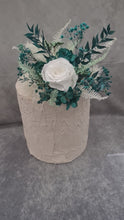 Load and play video in Gallery viewer, Emerald &amp; white preserved flowers cake topper
