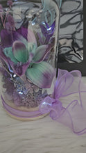 Load and play video in Gallery viewer, Medium glass flower dome with Singapore orchid – AB2200
