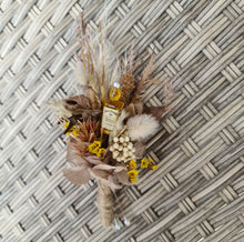 Load image into Gallery viewer, Fancy buttonhole - Jack Daniels

