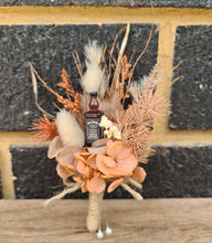 Load image into Gallery viewer, Rustic style buttonhole with Jack Daniels
