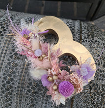 Load image into Gallery viewer, Preserved Everlasting flowers letter B - 15cm - Gold &amp; purple
