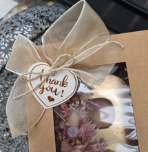 Load image into Gallery viewer, Preserved Everlasting flowers letter B - 15cm - Gold &amp; purple
