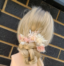 Load image into Gallery viewer, Preserved flowers bobby pins regular in blush x 4
