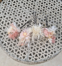 Load image into Gallery viewer, Preserved flowers bobby pins regular in blush x 4
