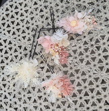 Load image into Gallery viewer, Preserved flowers bobby pins regular in blush x 4
