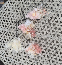 Load image into Gallery viewer, Preserved flowers bobby pins regular in blush x 4

