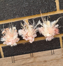 Load image into Gallery viewer, Preserved flowers bobby pin large x 3 blush
