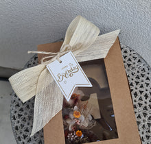 Load image into Gallery viewer, Preserved Everlasting flowers letter H - 15cm -  White &amp;  Antique Gold
