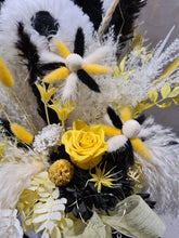 Load image into Gallery viewer, X - 1st Birthday party everlasting flowers with bear
