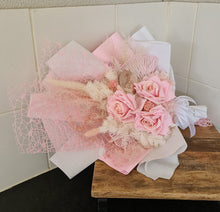 Load image into Gallery viewer, X - Graduation Everlasting flower bunch

