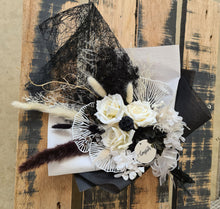 Load image into Gallery viewer, X - Congratulations flower bunch
