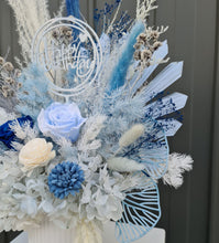 Load image into Gallery viewer, X - Preserved flowers in blue
