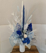 Load image into Gallery viewer, X - Everlasting preserved flowers in blue
