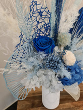 Load image into Gallery viewer, X - Everlasting preserved flowers in blue
