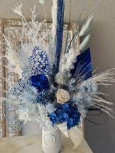 Load image into Gallery viewer, X - Everlasting preserved flowers in blue
