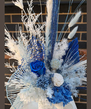 Load image into Gallery viewer, X - Everlasting preserved flowers in blue
