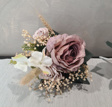 Load image into Gallery viewer, X - Wedding cake flowers
