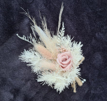 Load image into Gallery viewer, X -Preserved buttonholes - blush
