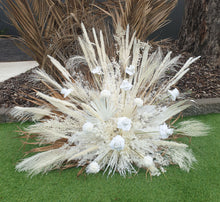 Load image into Gallery viewer, X - Everlasting arbour flowers
