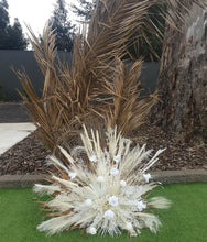 Load image into Gallery viewer, X - Everlasting arbour flowers
