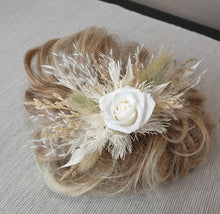 Load image into Gallery viewer, X - Bridal comb &amp; grooms buttonhole
