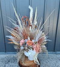 Load image into Gallery viewer, X - Welcome table flowers - rustic
