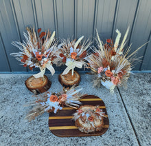 Load image into Gallery viewer, X - Welcome table flowers - rustic
